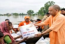 बाढ़ प्रभावितों के साथ खड़ी योगी सरकार, राहत अभियानों के तहत 3.36 लाख लंच पैकेट वितरित