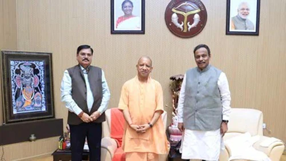 योगी से मिले BJP के नए यूपी प्रभारी विनोद तावड़े, 2027 चुनाव रणनीति पर मंथन योगी से मिले BJP के नए यूपी प्रभारी विनोद तावड़े, 2027 चुनाव रणनीति पर मंथन