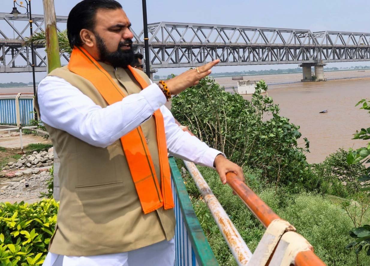 बिहार में बाढ़ का स्थायी समाधान, गंगा-कोसी-गंडक के तटबंधों पर बनेंगी फोरलेन सड़कें बिहार में बाढ़ का स्थायी समाधान, गंगा-कोसी-गंडक के तटबंधों पर बनेंगी फोरलेन सड़कें