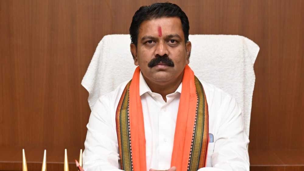 कवर्धा मेडिकल कॉलेज के पहले छात्र हिमांशु को डिप्टी CM विजय शर्मा ने फोन कर दी बधाई कवर्धा मेडिकल कॉलेज के पहले छात्र हिमांशु को डिप्टी CM विजय शर्मा ने फोन कर दी बधाई