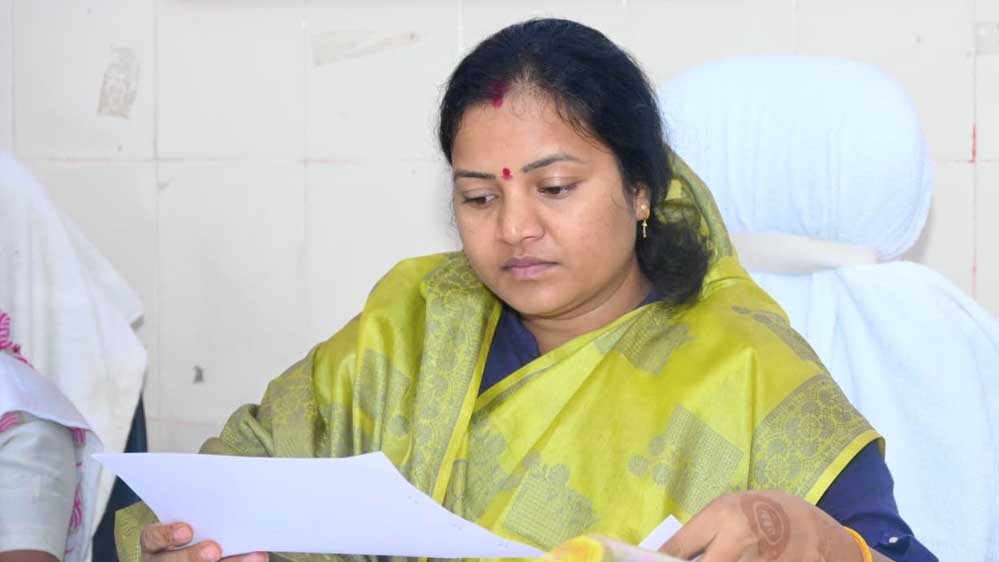 ओड़गी में विकास कार्यों की समीक्षा, मंत्री लक्ष्मी राजवाड़े ने अधिकारियों को दिए गुणवत्ता और समयबद्धता के निर्देश