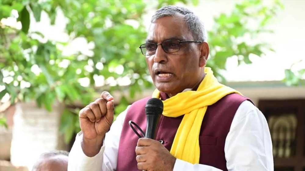 ‘लाल वाले खुद तिलचट्टों से मदद मांग रहे हैं’… ओपी राजभर का अखिलेश पर तीखा तंज ‘लाल वाले खुद तिलचट्टों से मदद मांग रहे हैं’… ओपी राजभर का अखिलेश पर तीखा तंज