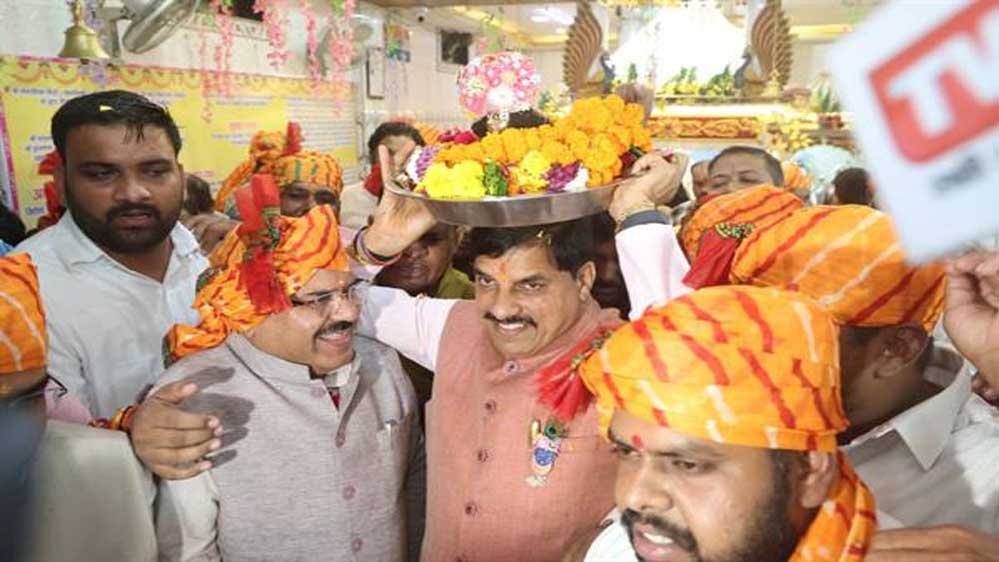 CM डॉ. यादव ने बरखेड़ी के राधा-कृष्ण मंदिर में की पूजा, सिर पर लड्डू गोपाल को लेकर पहुंचे मंदिर CM डॉ. यादव ने बरखेड़ी के राधा-कृष्ण मंदिर में की पूजा, सिर पर लड्डू गोपाल को लेकर पहुंचे मंदिर