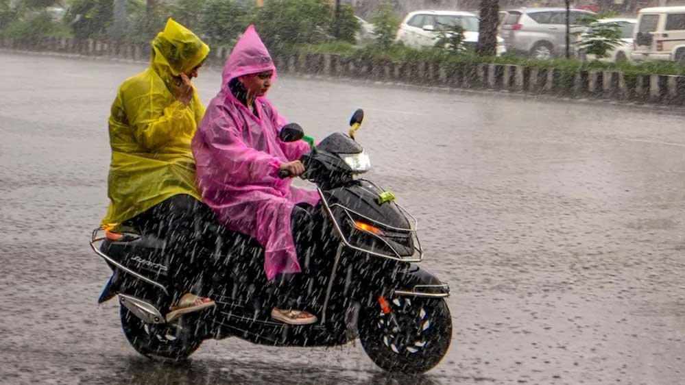 दिल्ली-NCR में झमाझम बारिश से बदला मौसम, गरज-चमक के बीच राजधानी में रेड अलर्ट दिल्ली-NCR में झमाझम बारिश से बदला मौसम, गरज-चमक के बीच राजधानी में रेड अलर्ट