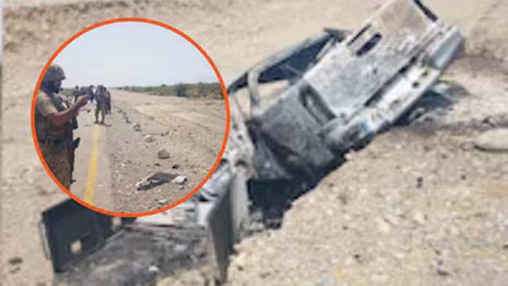 पाकिस्तान में सेना के काफिले पर बड़ा हमला, 23 से ज्यादा जवानों के मारे जाने की आशंका पाकिस्तान में सेना के काफिले पर बड़ा हमला, 23 से ज्यादा जवानों के मारे जाने की आशंका