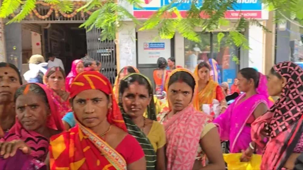 बिहार के बाढ़ में 65 बैंक खाते शक के घेरे में, मनी म्यूल से साइबर फ्रॉड का संदेह बिहार के बाढ़ में 65 बैंक खाते शक के घेरे में, मनी म्यूल से साइबर फ्रॉड का संदेह