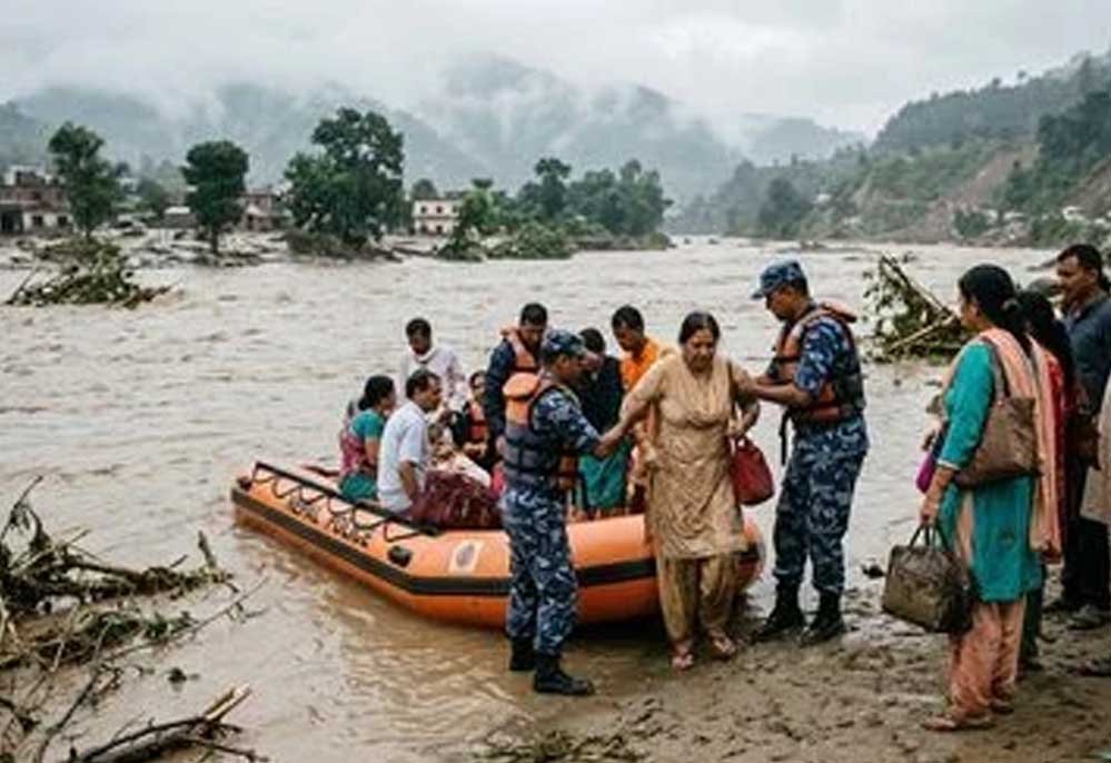 नेपाल बाढ़ के बाद राहत शिविरों में महिलाओं की मुश्किलें बढ़ीं, ‘पैड हैं मगर अंडरवियर नहीं’ नेपाल बाढ़ के बाद राहत शिविरों में महिलाओं की मुश्किलें बढ़ीं, ‘पैड हैं मगर अंडरवियर नहीं’