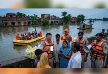 बाढ़ के बीच योगी सरकार का राहत अभियान तेज, 18,810 लोगों को सुरक्षित स्थान पर पहुंचाया