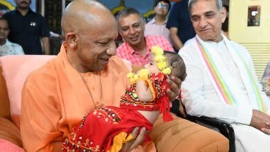 गोरक्षपीठ में सीएम योगी ने मनाया गोपाल का प्राकट्योत्सव गोरक्षपीठ में सीएम योगी ने मनाया गोपाल का प्राकट्योत्सव