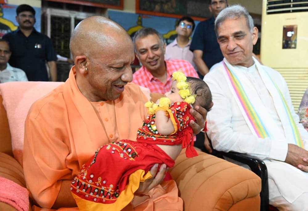 गोरक्षपीठ में सीएम योगी ने मनाया गोपाल का प्राकट्योत्सव