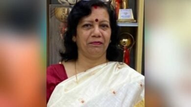 सूचनाओं के महासागर में विवेक और जीवन-मूल्यों की राह दिखाता शिक्षक
