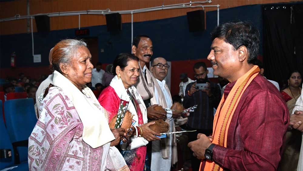 मुख्यमंत्री शिक्षा गौरव अलंकरण समारोह- वन मंत्री केदार कश्यप ने सेवानिवृत्त शिक्षकों और शिक्षा दूतों को किया सम्मानित
