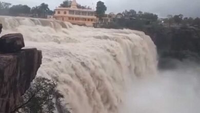MP के 15 जिलों में भारी बारिश का अलर्ट, उज्जैन में पुराना महाकाल द्वार गिरा; शिवपुरी में मिला युवक का शव