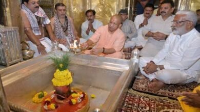 मुख्यमंत्री ने कालभैरव और बाबा विश्वनाथ की चौखट पर मत्था टेका