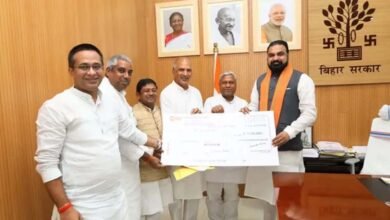 बिहार बाढ़ पीड़ितों के लिए नेताओं ने खोला खजाना, CM सम्राट चौधरी ने दिया एक माह का वेतन बिहार बाढ़ पीड़ितों के लिए नेताओं ने खोला खजाना, CM सम्राट चौधरी ने दिया एक माह का वेतन