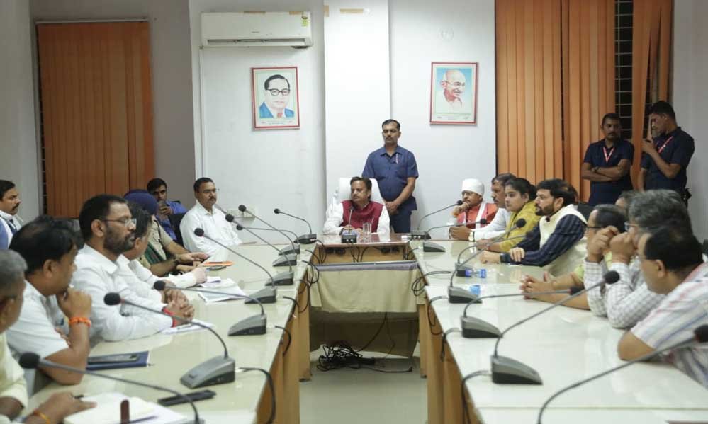 लापरवाही करने वालों पर होगी कड़ी कार्रवाई : उप मुख्यमंत्री शुक्ल लापरवाही करने वालों पर होगी कड़ी कार्रवाई : उप मुख्यमंत्री शुक्ल