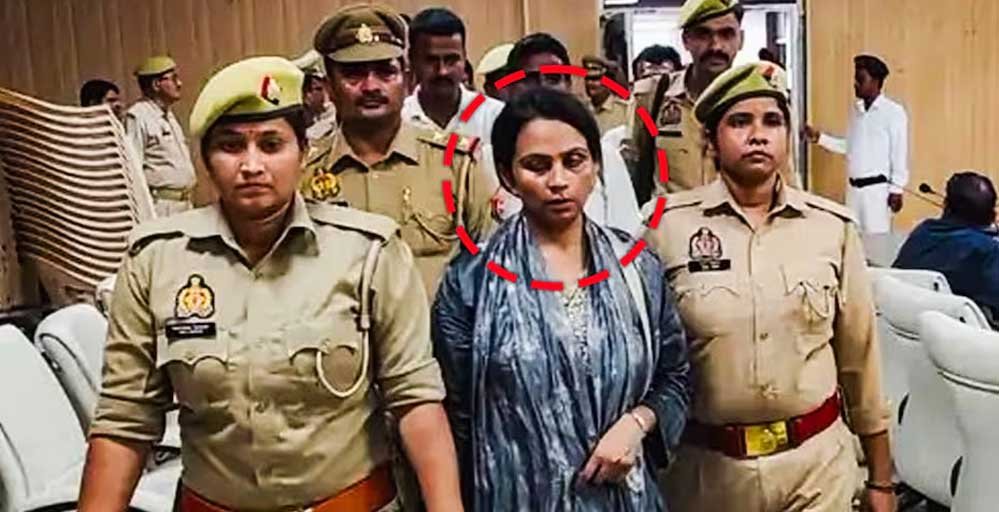 बस्ती में SO की मौत से खुला राज, बेटी के आपत्तिजनक वीडियो बनाकर पिता करता था ब्लैकमेल बस्ती में SO की मौत से खुला राज, बेटी के आपत्तिजनक वीडियो बनाकर पिता करता था ब्लैकमेल