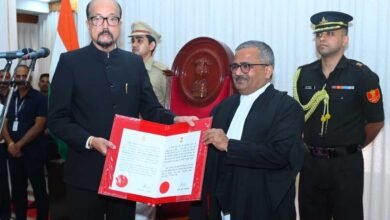 राज्यपाल डेका ने न्यायाधिपति कृष्न राम महापात्र को छत्तीसगढ़ उच्च न्यायालय के मुख्य न्यायाधीश पद की दिलाई शपथ राज्यपाल डेका ने न्यायाधिपति कृष्न राम महापात्र को छत्तीसगढ़ उच्च न्यायालय के मुख्य न्यायाधीश पद की दिलाई शपथ