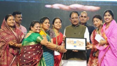 रायपुर : बहतराई स्टेडियम में गूंजा तीजा तिहार का उल्लास, मुख्यमंत्री विष्णु देव साय ने बहनों संग साझा की पर्व की खुशियां रायपुर : बहतराई स्टेडियम में गूंजा तीजा तिहार का उल्लास, मुख्यमंत्री विष्णु देव साय ने बहनों संग साझा की पर्व की खुशियां
