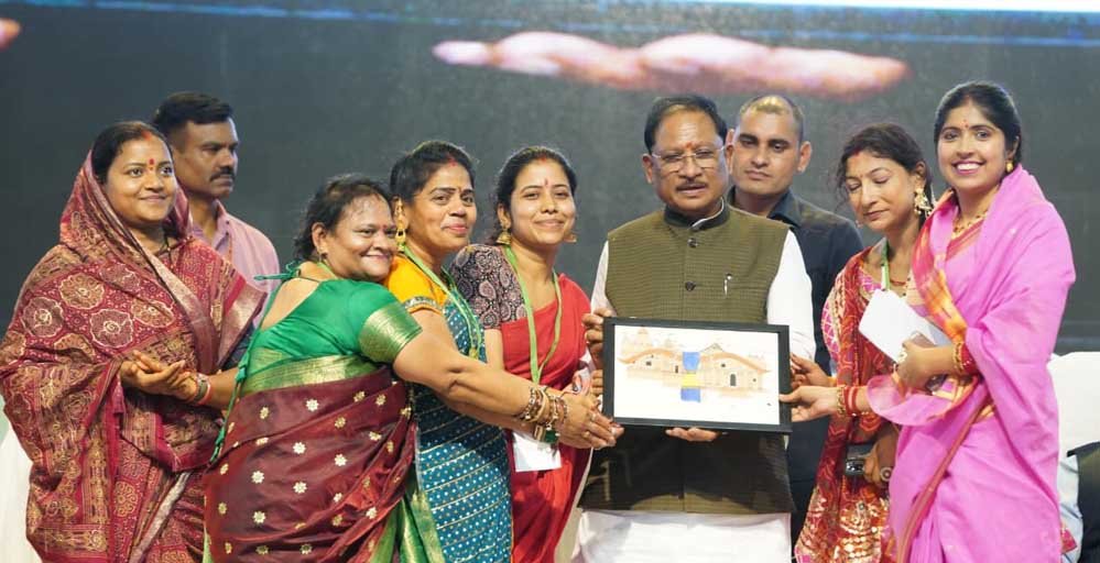 रायपुर : बहतराई स्टेडियम में गूंजा तीजा तिहार का उल्लास, मुख्यमंत्री विष्णु देव साय ने बहनों संग साझा की पर्व की खुशियां रायपुर : बहतराई स्टेडियम में गूंजा तीजा तिहार का उल्लास, मुख्यमंत्री विष्णु देव साय ने बहनों संग साझा की पर्व की खुशियां
