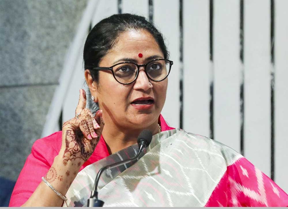 सत्य निकेतन हादसे के बाद CM रेखा गुप्ता सख्त, 20-30 साल पुराने भवनों में हॉस्टल-नर्सिंग होम पर रोक