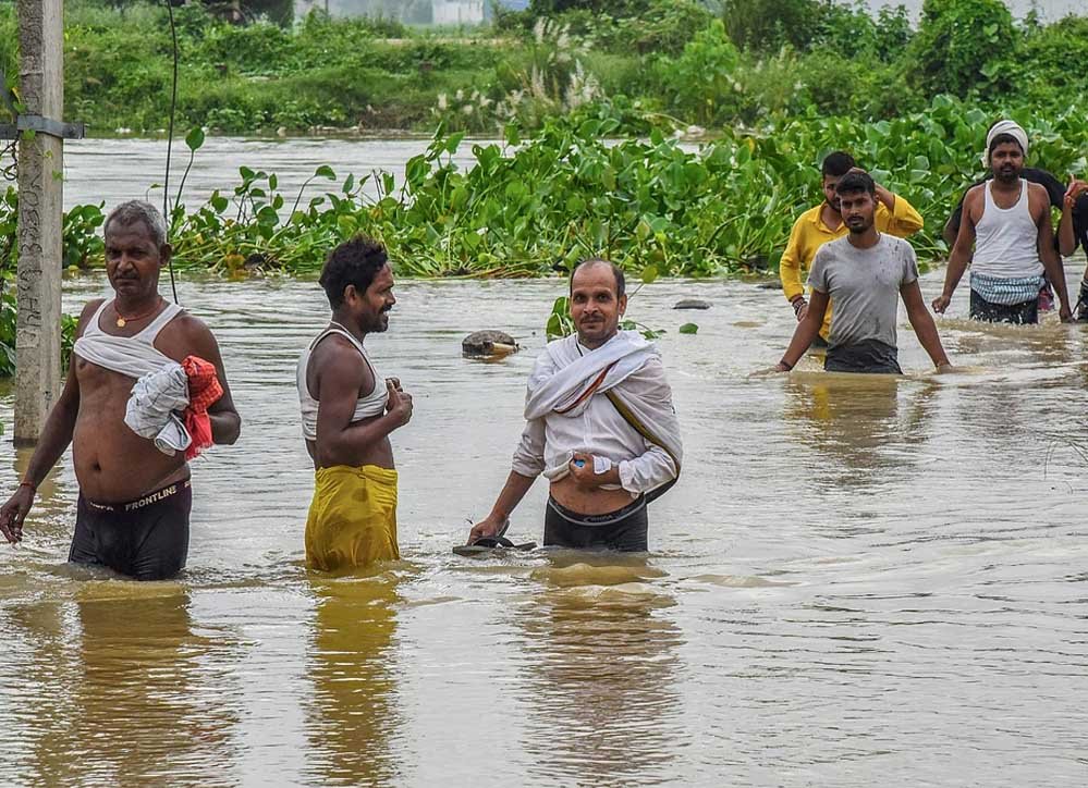 बिहार में बाढ़ का कहर, 12 जिलों में 22 लाख से ज्यादा लोग प्रभावित; CWC की चेतावनी से बढ़ी चिंता बिहार में बाढ़ का कहर, 12 जिलों में 22 लाख से ज्यादा लोग प्रभावित; CWC की चेतावनी से बढ़ी चिंता