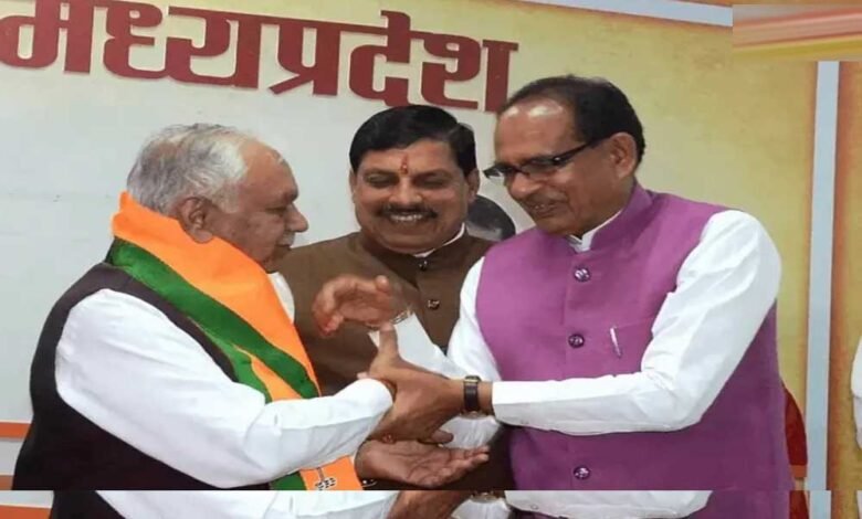 भोपाल BJP की जिला कार्यसमिति घोषित, 90 नेताओं को मिली जगह; सुरेश पचौरी बने स्थायी आमंत्रित सदस्य भोपाल BJP की जिला कार्यसमिति घोषित, 90 नेताओं को मिली जगह; सुरेश पचौरी बने स्थायी आमंत्रित सदस्य