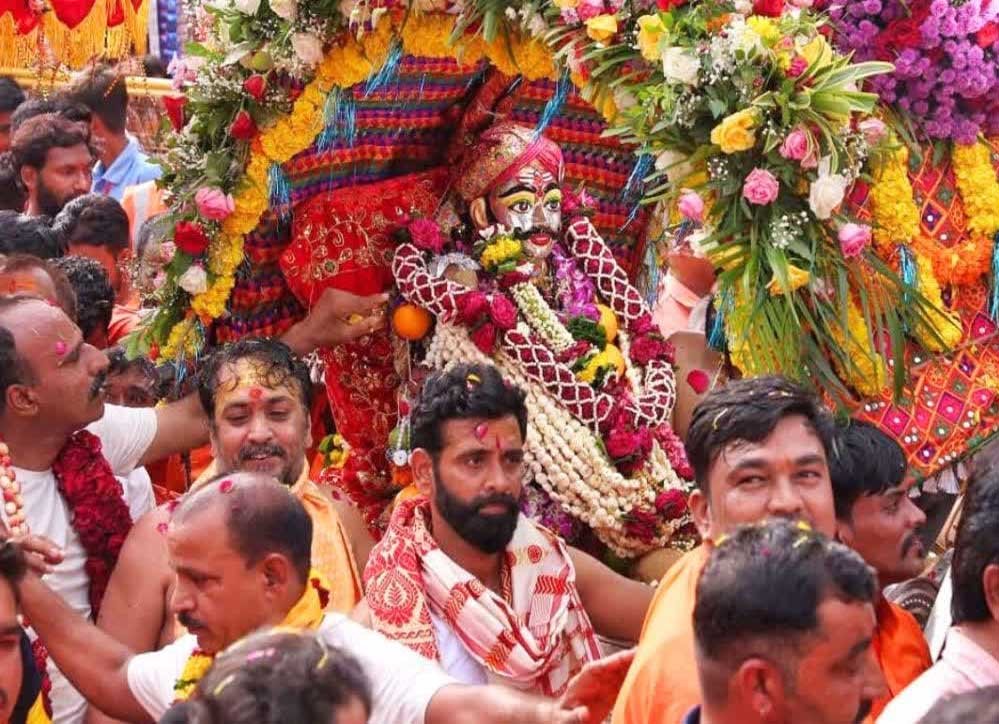 भादौ की दूसरी सवारी में 6 घंटे दर्शन देंगे महाकाल, 15 किलो की पोशाक में निकलेगी ‘राजसी’ टोली भादौ की दूसरी सवारी में 6 घंटे दर्शन देंगे महाकाल, 15 किलो की पोशाक में निकलेगी ‘राजसी’ टोली