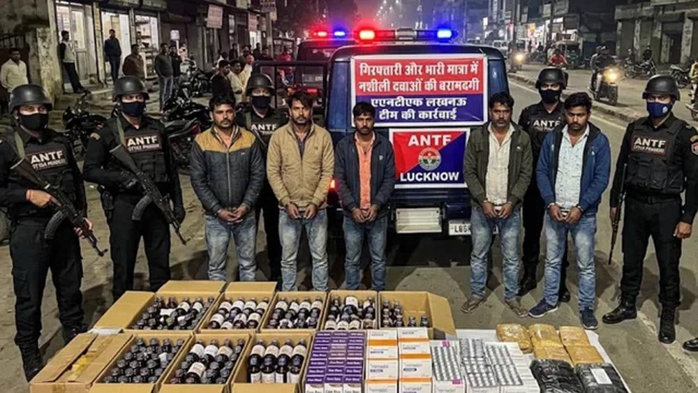 लखनऊ में नशीली दवाओं के गिरोह का भंडाफोड़, 71 लाख की ड्रग्स के साथ 6 तस्कर गिरफ्तार लखनऊ में नशीली दवाओं के गिरोह का भंडाफोड़, 71 लाख की ड्रग्स के साथ 6 तस्कर गिरफ्तार