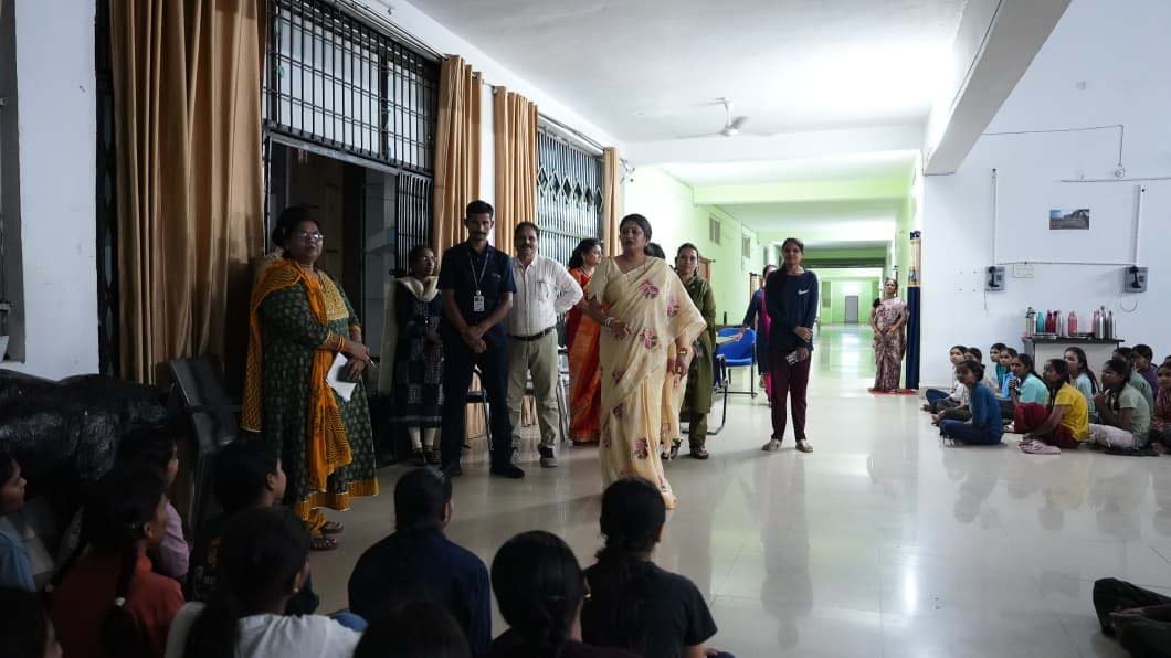 स्वच्छ माहौल और अनुशासित जीवन, बच्चियों की दिनचर्या ने खींचा ध्यान स्वच्छ माहौल और अनुशासित जीवन, बच्चियों की दिनचर्या ने खींचा ध्यान