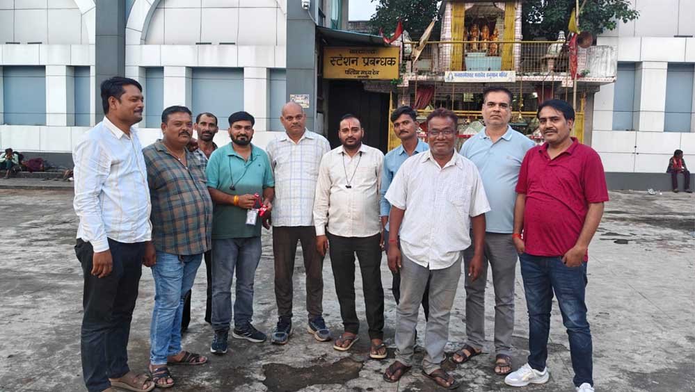 कटनी में तुलसीदास कुशवाहा बने टैक्सी यूनियन कल्याण समिति के जिला उपाध्यक्ष, सम्मान के साथ मिला आई-कार्ड कटनी में तुलसीदास कुशवाहा बने टैक्सी यूनियन कल्याण समिति के जिला उपाध्यक्ष, सम्मान के साथ मिला आई-कार्ड
