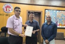 सशस्त्र सेना झंडा दिवस निधि में उत्कृष्ट योगदान के लिए कलेक्टर रत्नाकर झा सम्मानित