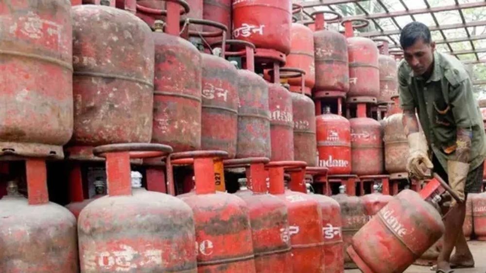 LPG Booking: गांवों में अब 45 दिन नहीं करना होगा इंतजार, 25 दिन बाद बुक होगा अगला सिलेंडर LPG Booking: गांवों में अब 45 दिन नहीं करना होगा इंतजार, 25 दिन बाद बुक होगा अगला सिलेंडर