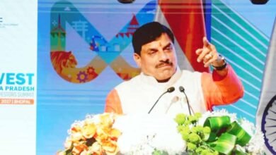 निवेशकों को देंगे आवश्यकतानुसार नीतियों (पॉलिसी) में छूट : मुख्यमंत्री डॉ. यादव निवेशकों को देंगे आवश्यकतानुसार नीतियों (पॉलिसी) में छूट : मुख्यमंत्री डॉ. यादव