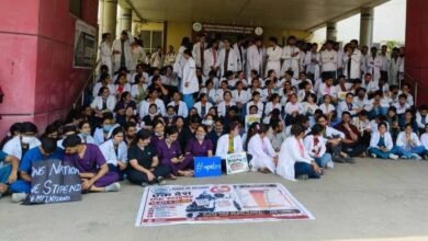 इंदौर में ‘वन नेशन-वन स्टाइपेंड’ पर आर-पार, MY अस्पताल में जूनियर डॉक्टरों की हड़ताल से सेवाएं प्रभावित इंदौर में ‘वन नेशन-वन स्टाइपेंड’ पर आर-पार, MY अस्पताल में जूनियर डॉक्टरों की हड़ताल से सेवाएं प्रभावित