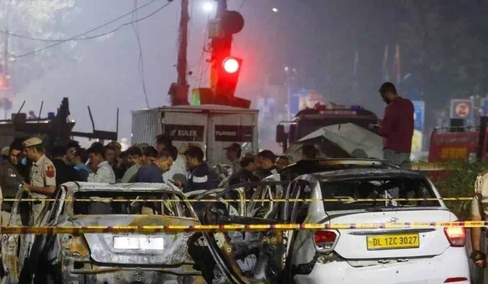 लाल किला ब्लास्ट का मास्टरमाइंड था उमर उन नबी! NIA चार्जशीट में 588 गवाह और 395 दस्तावेजों से बड़ा खुलासा लाल किला ब्लास्ट का मास्टरमाइंड था उमर उन नबी! NIA चार्जशीट में 588 गवाह और 395 दस्तावेजों से बड़ा खुलासा