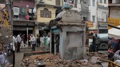 JCB-क्रेन भी नहीं हिला पाई ‘डॉक्टर हनुमान’, करीब 1000 साल पुरानी प्रतिमा हटाने पहुंचे IIT एक्सपर्ट्स JCB-क्रेन भी नहीं हिला पाई ‘डॉक्टर हनुमान’, करीब 1000 साल पुरानी प्रतिमा हटाने पहुंचे IIT एक्सपर्ट्स