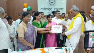 आंगनबाड़ी कार्यकर्ताओं एवं सहायिकाओं तथा सुपोषित बच्चों के माता-पिता का सम्मान