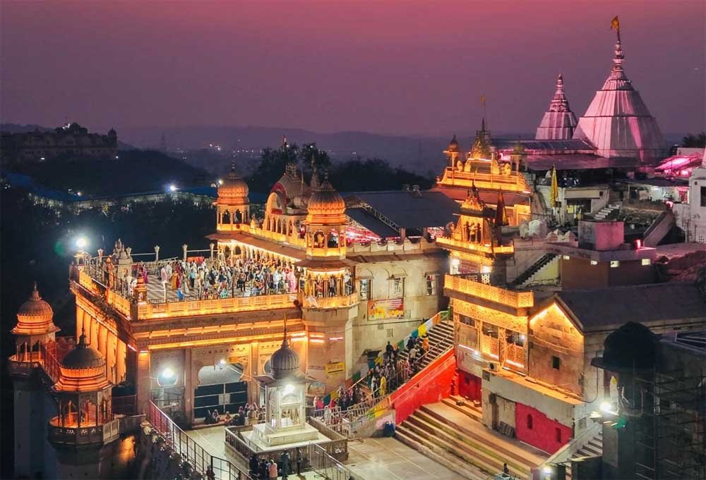 योगी सरकार की भव्य तैयारी, श्री राधा अष्टमी पर 25 लाख श्रद्धालुओं के स्वागत के लिए तैयार बरसाना योगी सरकार की भव्य तैयारी, श्री राधा अष्टमी पर 25 लाख श्रद्धालुओं के स्वागत के लिए तैयार बरसाना