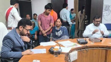 कलेक्टर लंगेह ने जनदर्शन में सुनी आमजनों की समस्याएं, निराकरण के दिए निर्देश कलेक्टर लंगेह ने जनदर्शन में सुनी आमजनों की समस्याएं, निराकरण के दिए निर्देश