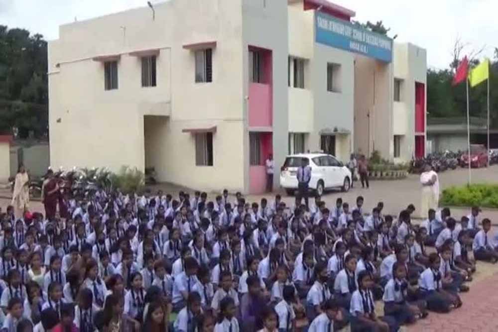 स्वामी आत्मानंद स्कूलों में LKG शुरू करने का आदेश स्वामी आत्मानंद स्कूलों में LKG शुरू करने का आदेश