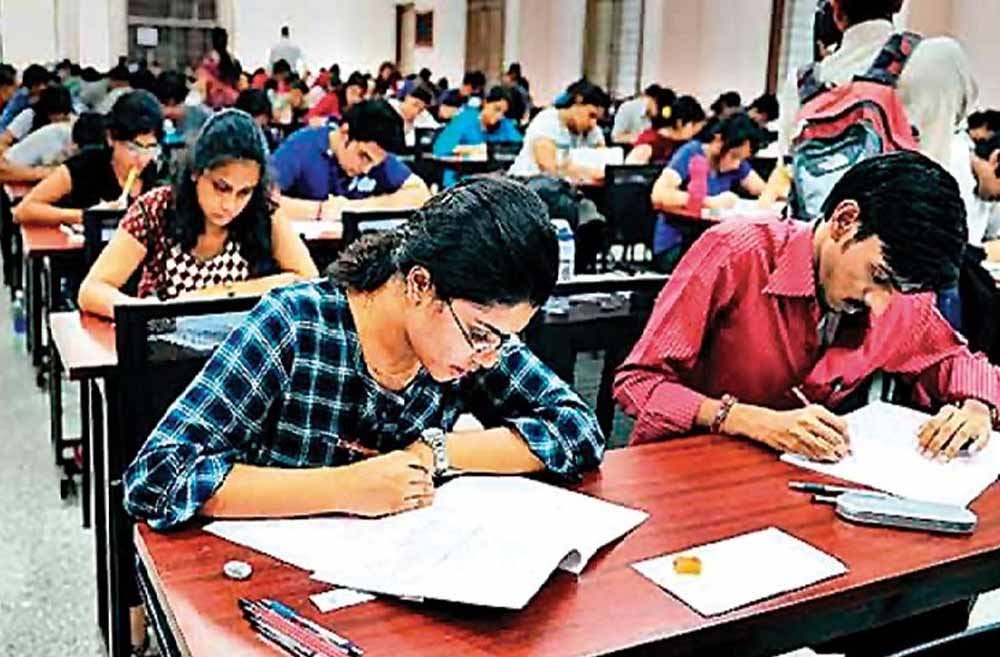 नारायणपुर में छात्रों की पढ़ाई के साथ प्रतियोगी परीक्षाओं की तैयारी पर जोर नारायणपुर में छात्रों की पढ़ाई के साथ प्रतियोगी परीक्षाओं की तैयारी पर जोर