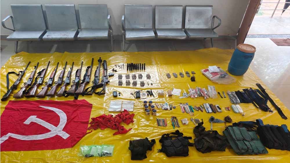 Bastar में नक्सलियों के खिलाफ बड़ी कार्रवाई, डंप से भारी मात्रा में विस्फोटक सामग्री बरामद Bastar में नक्सलियों के खिलाफ बड़ी कार्रवाई, डंप से भारी मात्रा में विस्फोटक सामग्री बरामद