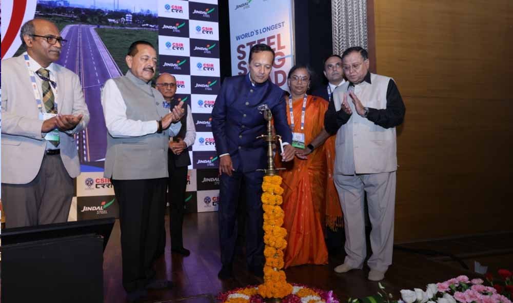 दुनिया की सबसे लंबी स्टील स्लैग रोड बनाकर जिंदल स्टील ने रचा इतिहास, बना गिनीज रिकॉर्ड दुनिया की सबसे लंबी स्टील स्लैग रोड बनाकर जिंदल स्टील ने रचा इतिहास, बना गिनीज रिकॉर्ड