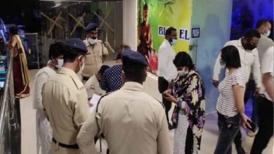 भिलाई के सूर्या मॉल स्थित स्पा सेंटर पर पुलिस की रेड, युवतियों से भरवाया बाउंड ओवर भिलाई के सूर्या मॉल स्थित स्पा सेंटर पर पुलिस की रेड, युवतियों से भरवाया बाउंड ओवर