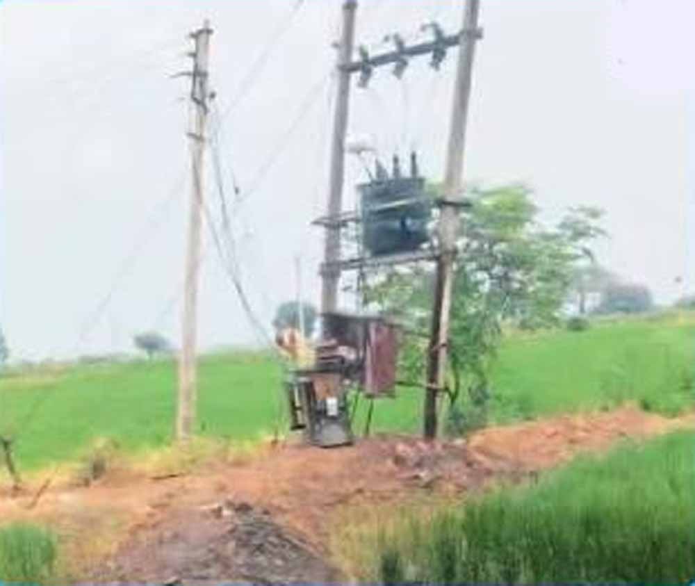 CG में ट्रांसफॉर्मर फटने से 3 किसानों की मौत CG में ट्रांसफॉर्मर फटने से 3 किसानों की मौत