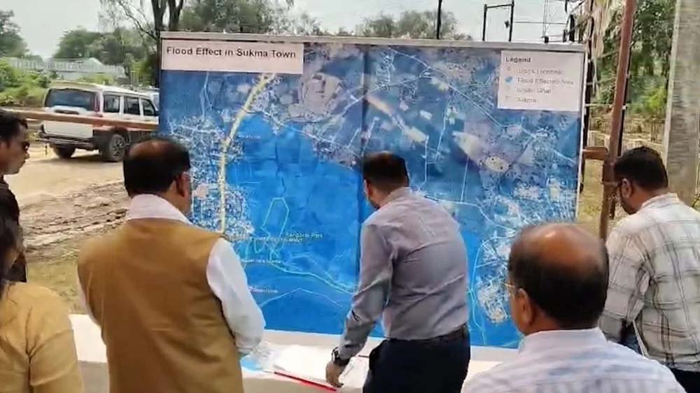 बाढ़ प्रभावित सुकमा पहुंचे CM साय, राहत केंद्रों का लिया जायजा बाढ़ प्रभावित सुकमा पहुंचे CM साय, राहत केंद्रों का लिया जायजा
