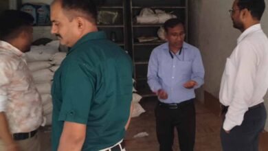 दुर्ग में अवैध कीटनाशक बनाते-बेचते आरोपी पकड़े गए, कृषि टीम ने की कार्रवाई दुर्ग में अवैध कीटनाशक बनाते-बेचते आरोपी पकड़े गए, कृषि टीम ने की कार्रवाई