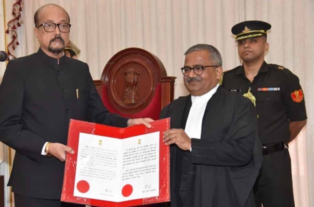 CG के मुख्य न्यायाधीश जस्टिस महापात्र बोले- मां महामाया की भूमि पर आना मेरा सौभाग्य CG के मुख्य न्यायाधीश जस्टिस महापात्र बोले- मां महामाया की भूमि पर आना मेरा सौभाग्य
