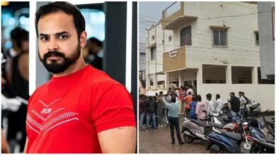 युवक को कमरे में बंद कर पीटने वाले पिता-पुत्र का पुलिस ने निकाला जुलूस युवक को कमरे में बंद कर पीटने वाले पिता-पुत्र का पुलिस ने निकाला जुलूस